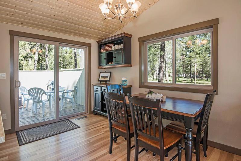 11 Pine Bough Villa Сънривър Екстериор снимка
